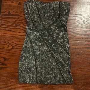 chic Strapless Marble-Print Bodycon Dress in Black and White